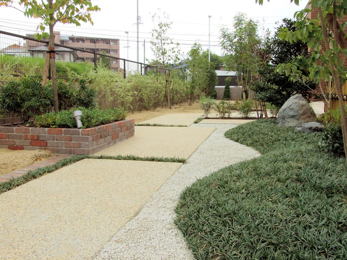 コンクリート敷きの事例